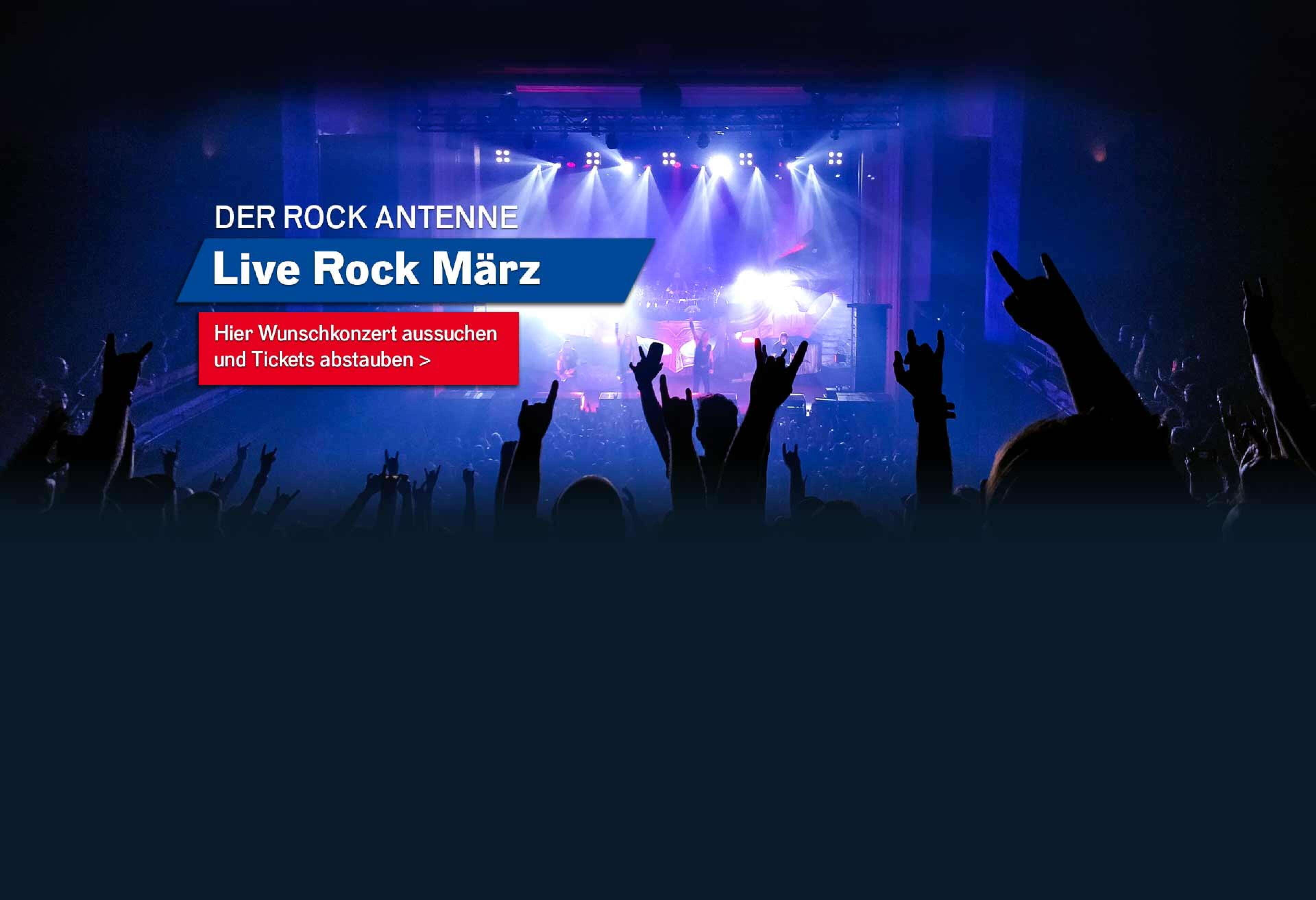 Bild eines Konzert-Publikums mit Blick auf die Bühne mit Aufschrift ROCK ANTENNE Live Rock März - hier Wunschkonzert aussuchen und Tickets abstauben!