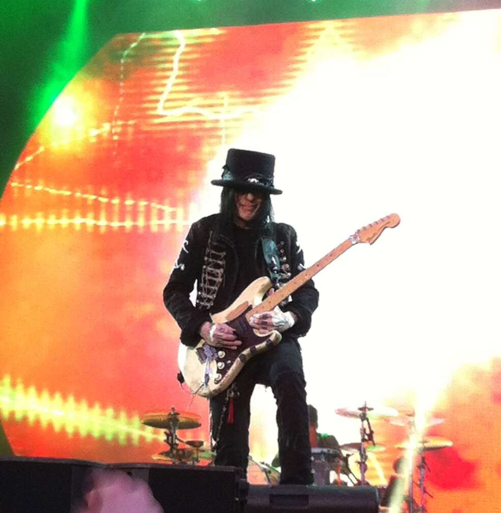 Mick Mars bei einer Live-Show