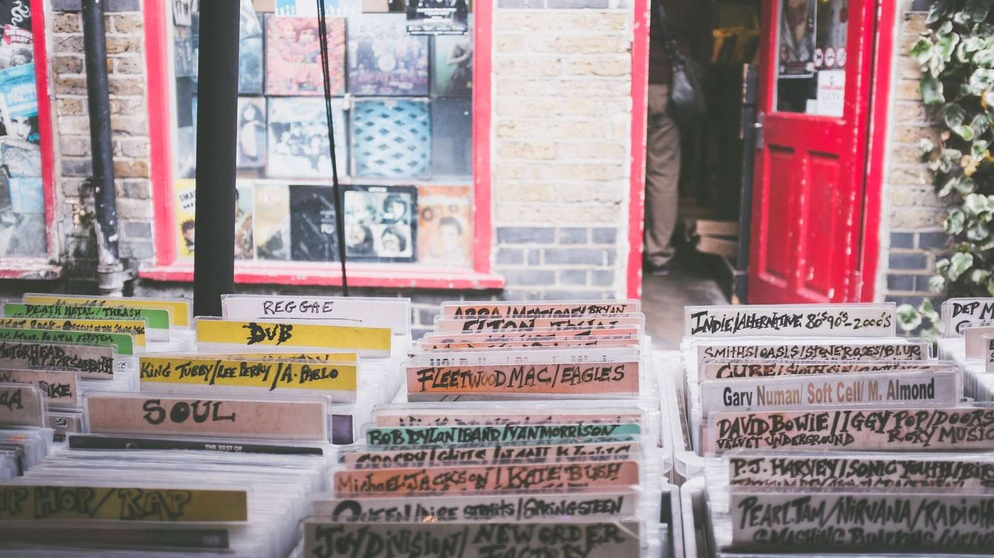 Container mit Schallplatten