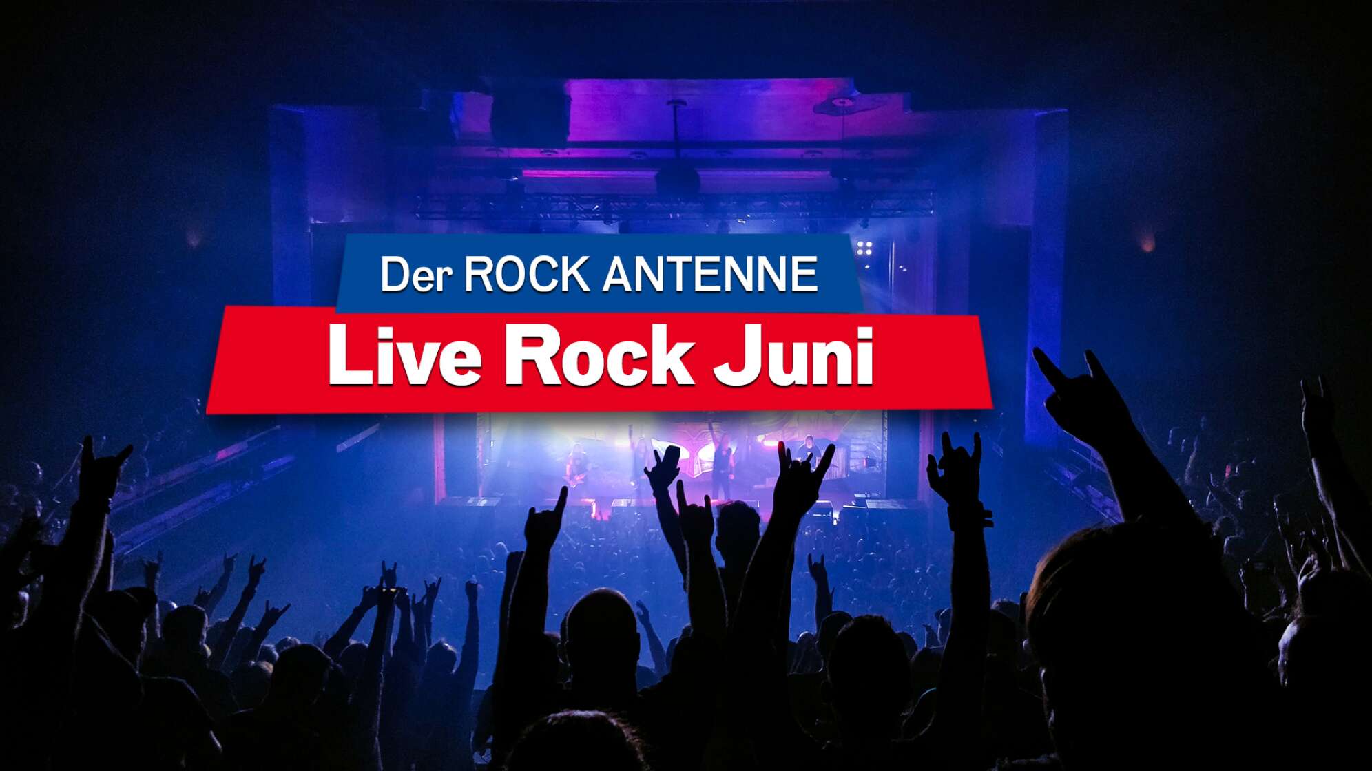 Blick auf die Bühne bei einem Konzert, Aufschrift "Der ROCK ANTENNE Live Rock Juni"
