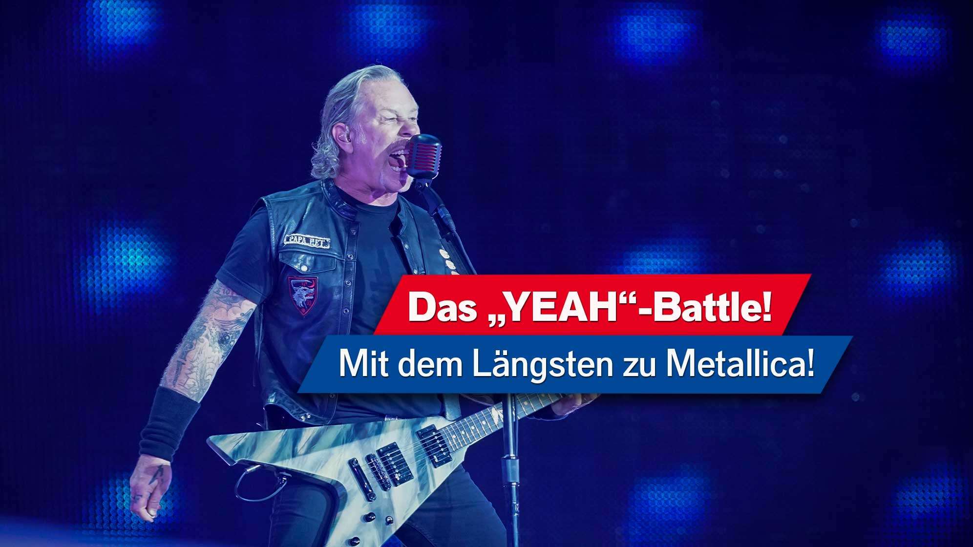 James Hetfield auf der Bühne am Mikrofon bei einem Metallica-Konzert