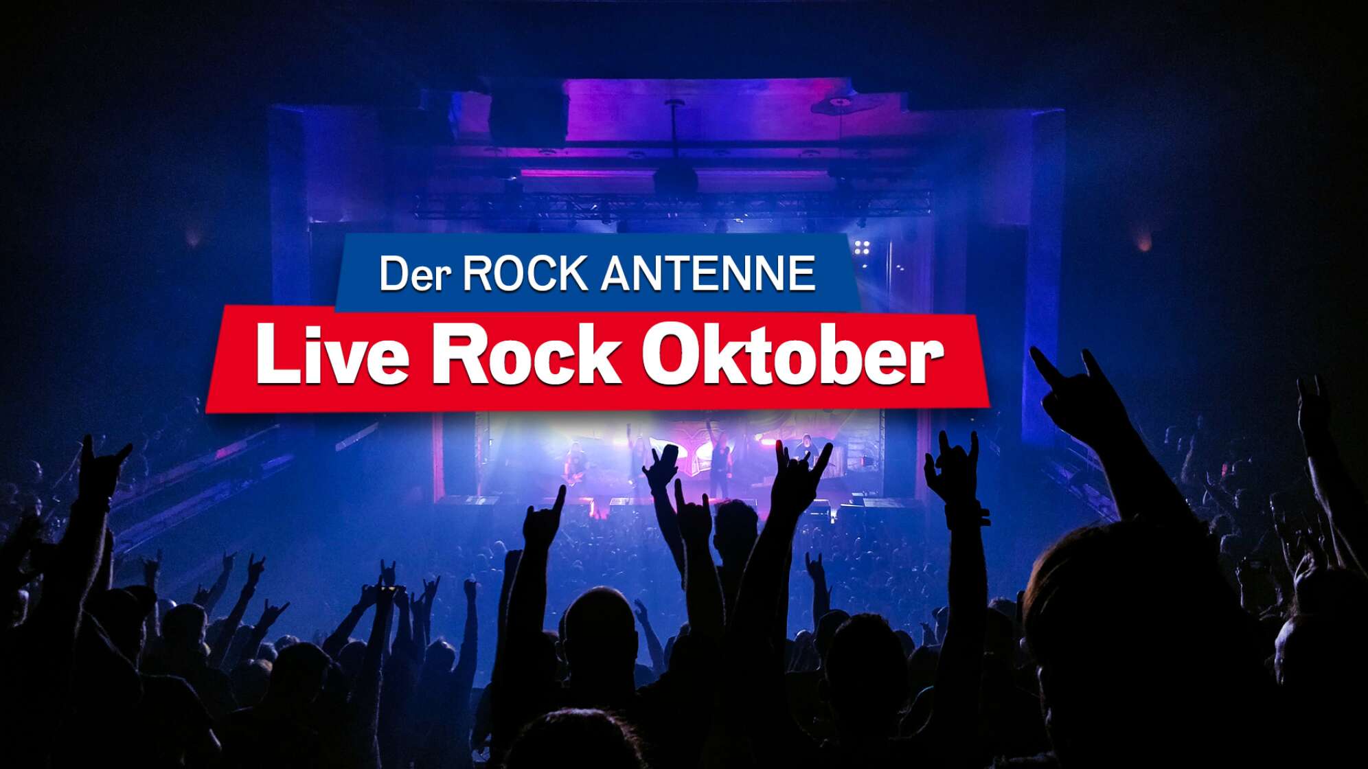 Blick auf die Bühne bei einem Konzert, Aufschrift "Der ROCK ANTENNE Live Rock Oktober"