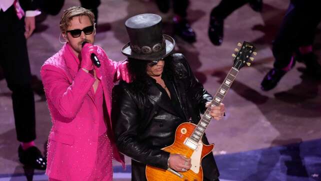 Slash bei den Oscars: Auftritt mit Ryan Gosling zum "Barbie"-Film