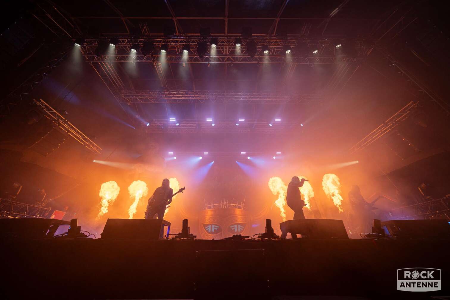 Foto der Band Amon Amarth bei ihrem Auftritt auf dem FULL REWIND Festival 2024