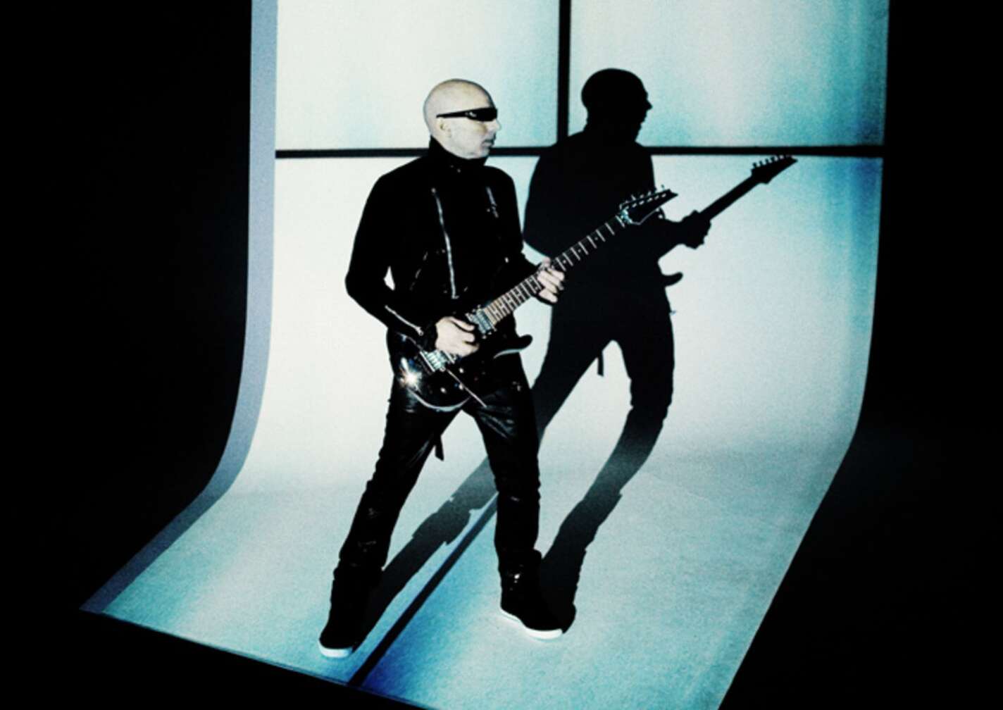 Joe Satriani mit Gitarre