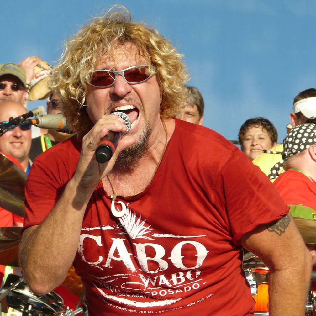 Sammy Hagar mit rotem T-Shirt